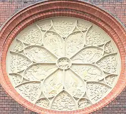 Rosetón sobre la portada norte