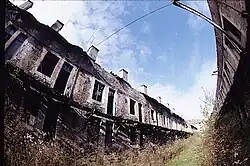 Etat en 1990 de la rue Barbezat (habitat ouvrier) alors laissée à l'abandon, pillée avant mise en vente.