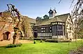 Rufford Old Hall,[15]​ una hall house.