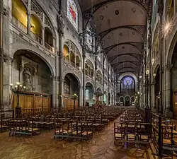 Interior hacia la contrafachada.