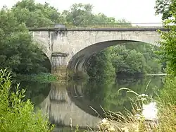 Viaducto en Saint-Germain-sur-Meuse