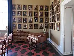 Salón de retratos. Antiguo estudio de los directores.