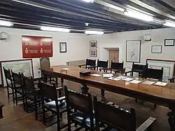 Sala de plenos de la Casa de la Tierra