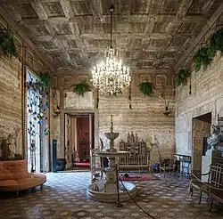 El Salón de Mármol, con la la fuente pináculo en el jardín de Invierno