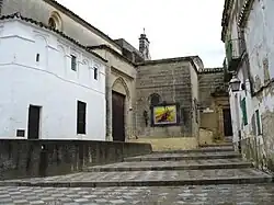 Lateral de la iglesia.