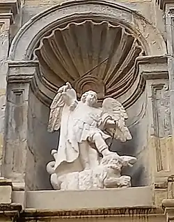 Imagen de San Miguel en la Casa de la Providencia (calle Dormitalería).