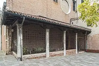 Pórtico de la entrada norte, añadió en el siglo XV.