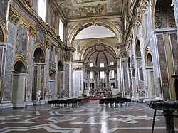 Nave de la basílica de San Paolo Maggiore (años 1580-1630), obra de Francesco Grimaldi, continuado por Giovan Battista Cavagna y Giovan Giacomo di Conforto