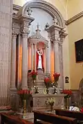 Altar lateral dedicado al Sagrado Corazón de Jesús.