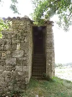 Escalera de acceso a la espadaña.