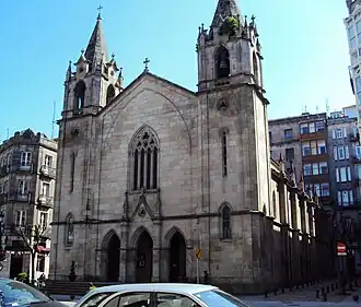 Fachada principal de la iglesia de Santiago el Mayor de Vigo, de Manuel Felipe Quintana (1896-1907)