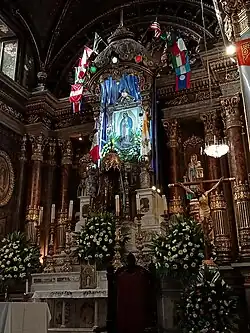 Ciprés del altar mayor dedicado a la Virgen de Guadalupe.
