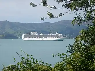 El Sapphire Princess en el puerto de Akaroa. (Octubre 2010)