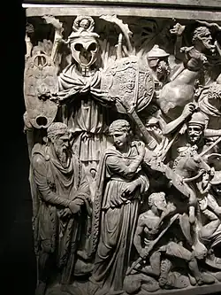 Detalle del frente, a la izquierda.