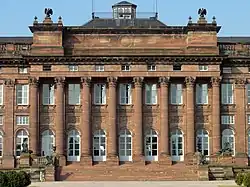 El palacio visto del lado de los jardines