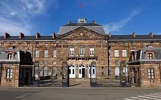 Fachada principal del lado de ciudad