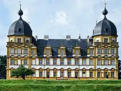 Fachada lateral del palacio