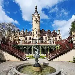El castillo desde el lado del lago