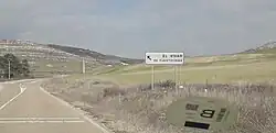 Desvío de la carretera hacia Señal a El Vivar de Fuentidueña