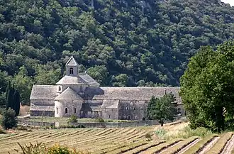 La iglesia de la abadía de Sénanque y otros edificios monásticos en Gordes, Provenza