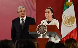 En el marco del Día Internacional de la Eliminación de la Violencia Contra la Mujer, la Jefa de Gobierno, Claudia Sheinbaum Pardo, informó la implementación de “Senderos Seguros: Camina libre, Camina segura”, durante la conferencia de prensa que realizó este lunes el Presidente de México, Andrés Manuel López Obrador, en Palacio Nacional.