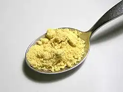 Polvo de mostaza blanca