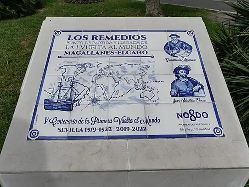 Azulejo dedicado a la primera vuelta al mundo en en el barrio de Los Remedios de Sevilla.