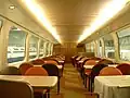 Interior del coche restaurante de dos niveles 168-9001, conservado en el SCMaglev y Parque del Ferrocarril en abril de 2011