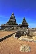 El templo tallado en la roca del Shore Temple de los templos en Mahabalipuram, 700-728[77]​