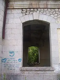 Paredes vandalizadas de la escuela