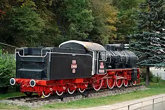 Máquina de vapor que se exhibe en la estación de tren