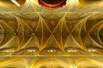 Bóveda de crucería de la nave central