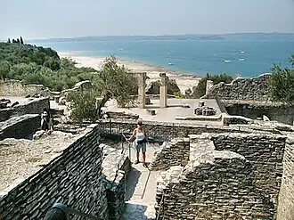 Las cuevas de Catullo: son las ruinas de una antigua villa romana en la que se creía que había vivido el poeta Catulo