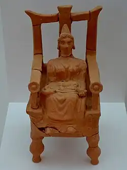 Figurilla de Cibeles con un gorro frigio, procedente de Preso.