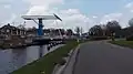 Puente (Veenhoopsbrug) en el canal (de Drentse Hoofdvaart)
