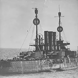 Equipos de inspección a bordo del buque, evaluando el ataque