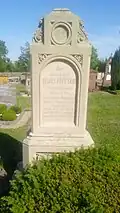 Tumba de soldado en el cementerio de Hundheim