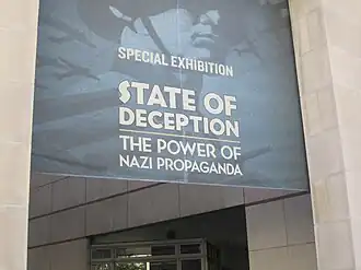 Exposición "Estado de Engaño" de propaganda nazi en el museo en 2011