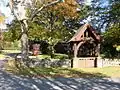 Cerca del churchyard y lychgate de St. Columba en Middletown (Rhode Island).