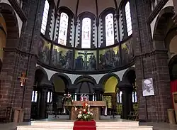 Vista del coro y el altar