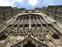 Traceria sobre la puerta occidental