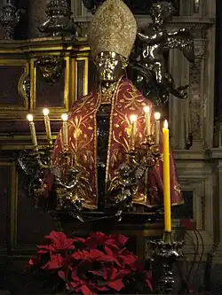 Busto de plata de San Genaro que guarda la calavera del santo