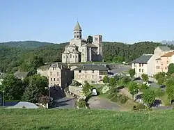 Muchas iglesias paroquiales francesas, como esta iglesia de Saint-Nectaire, son de fundación románica