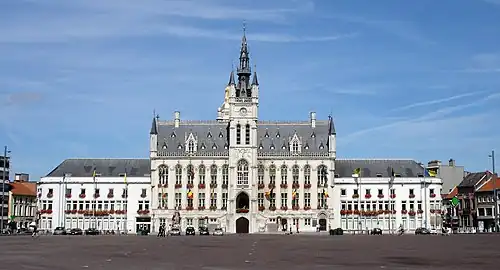 Ayuntamiento de Sint-Niklaas (1876-1878), de Pieter Van Kerckhove