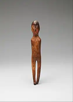 Figura de pie; siglo II a.C.-siglo I d.C.; marfil (morsa); altura: 22,5 cm; Museo Metropolitano de Arte