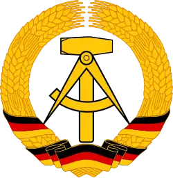 Emblema de la RDA (1953-1955).
