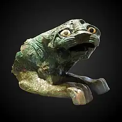 León de Mari, de bronce, caliza y esquisto. Procede del templo de los leones de Mari.[11]​