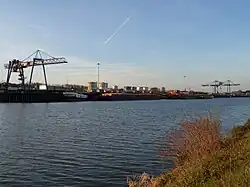 Puerto industrial de Stein en el canal Juliana