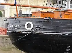 Popa redonda de un barco de madera.