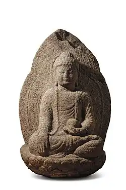 Bhaisajyaguru sentado de piedra. Finales siglo VIII, Silla. Museo Nacional de Corea.